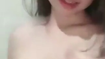 Bokep Indo Savitri Cantik Desah Remas Nenen Live
