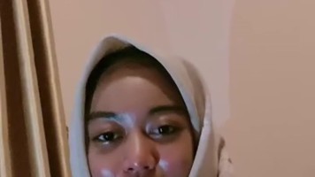 Bokep Jilbab – UKhti Mode Binal Show Tipis tipis Sambil Buka Belahan