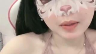 Sengaja Pake Baju Haram Uting Nyeplak Host Cakep Dream