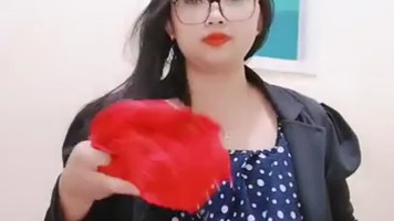 Live Show Pamer TT Di Kantor Sambil Kerja